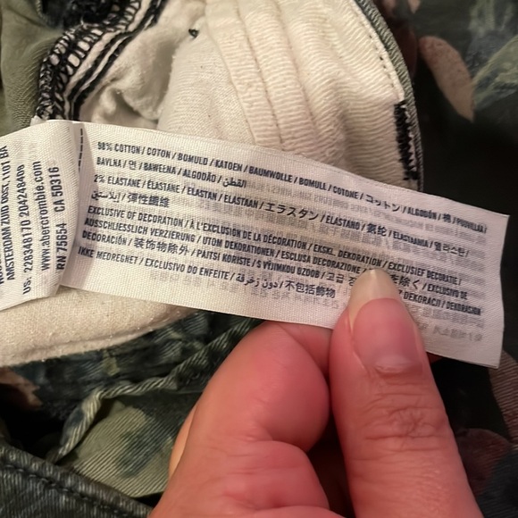 Abercrombie Kids Tropical Floral Khaki Shorts 13/14 - Picture 3 of 7